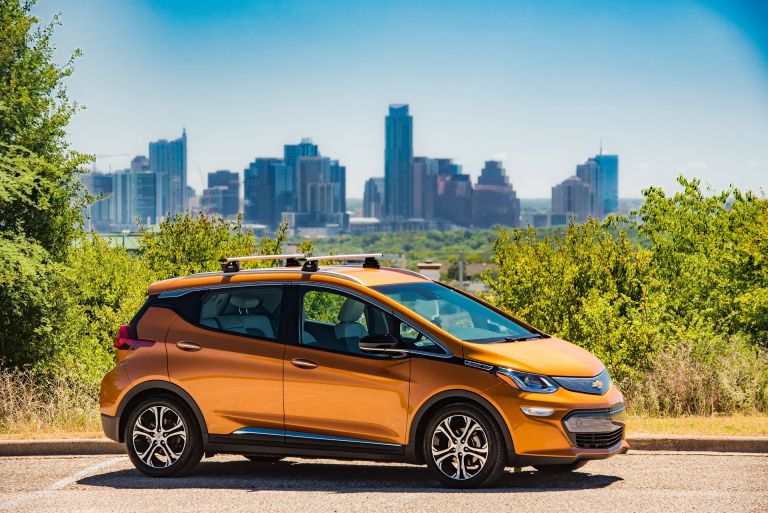 Chevrolet Bolt электромобиль фото