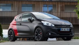 Peugeot 208 спереди