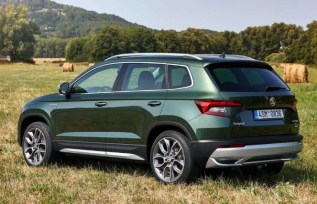 Skoda Karoq сзади