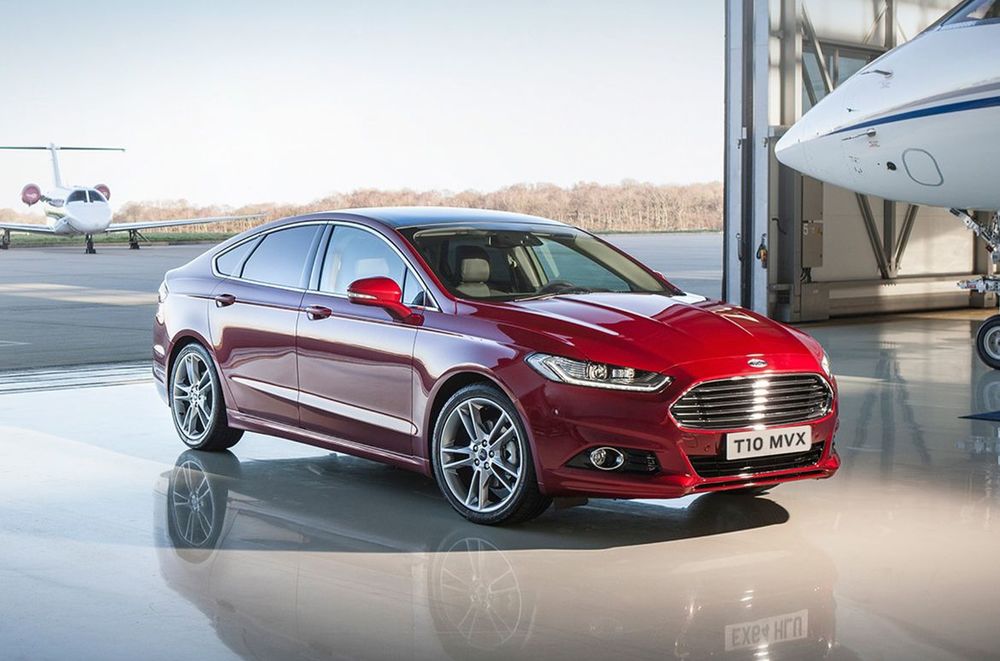 Ford Mondeo красный