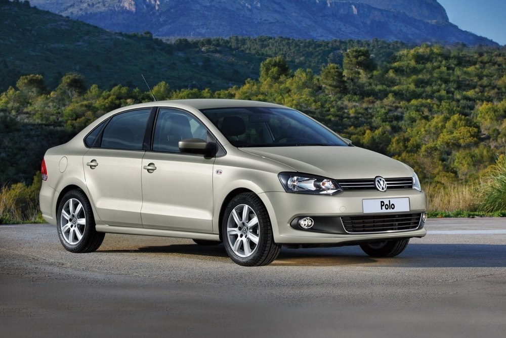 Volkswagen Polo Sedan бежевый