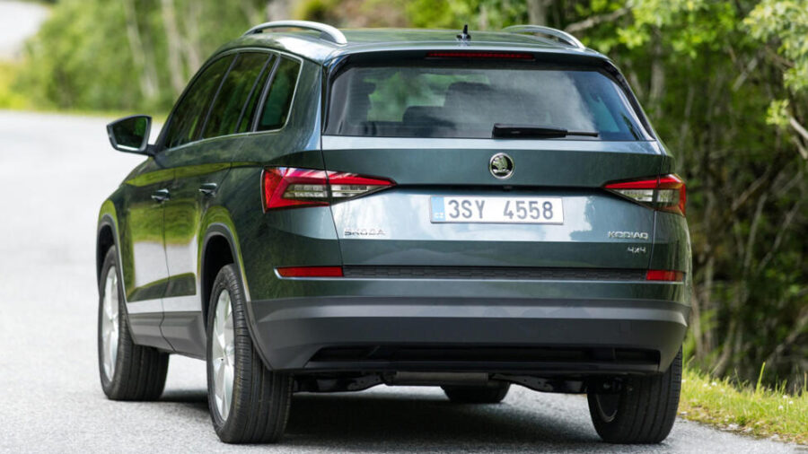 Skoda KodiaQ вид сзади