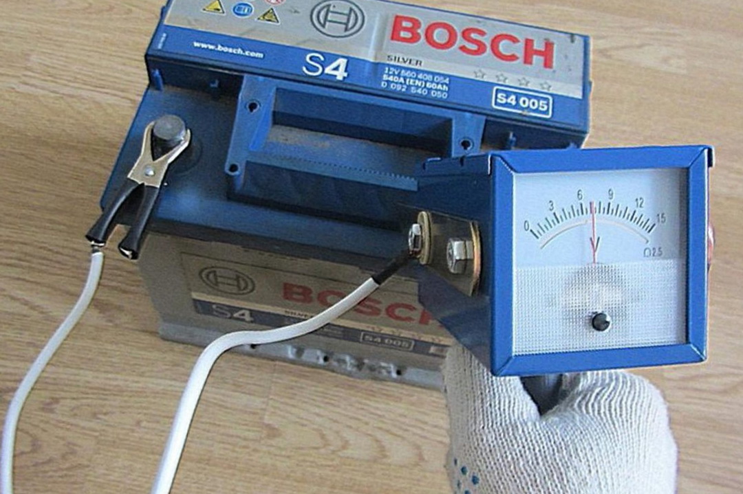 Measuring battery parameters using a load plug