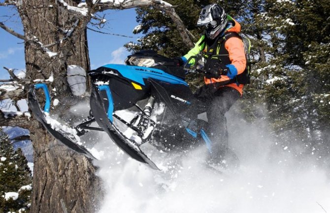 Лучший снегоход для начинающих водителей 2021 Ski Doo 600 Summit SP