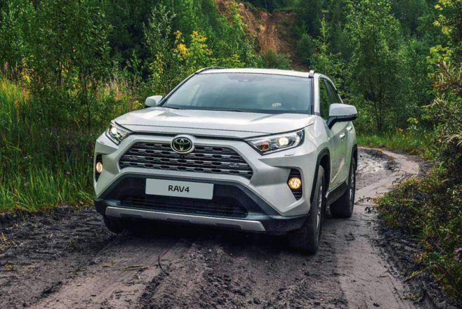 Toyota RAV-4.