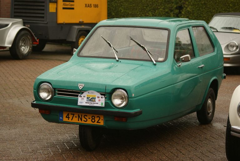 Reliant Robin